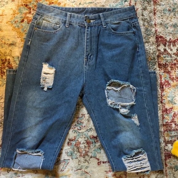 High-waisted Distressed Jeans - Picture 5 of 12